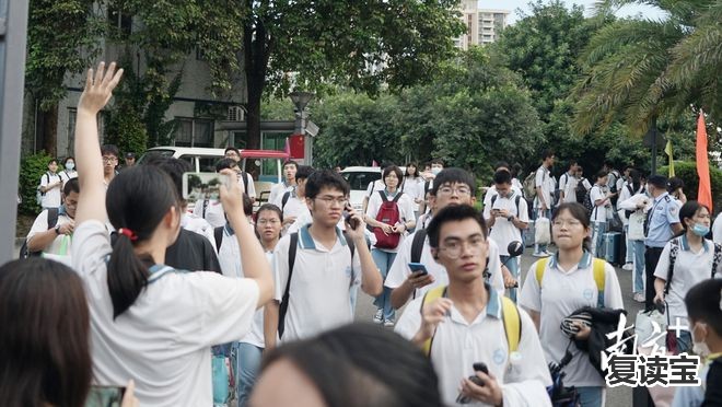 美术生复读湖师大二附中：华师中山附中2019年高中招生传媒、美术、音乐艺术专项测试方案