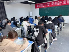 师大二附中艺术生复读条件：高考艺考生有什么复读条件：怎样的高考成绩适合去复读