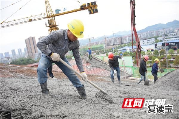 长沙市金海高级中学宿舍 主体工程封顶 娄底市金海学校9月开学将提供1800学位