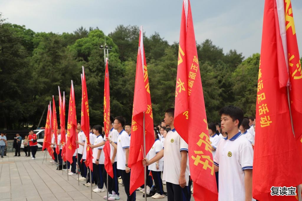 长沙市金海高级中学学费 五四青年节，800名金海师生挑战30公里远足