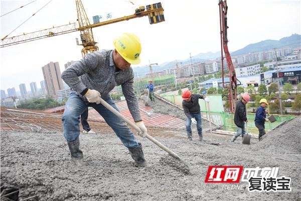 长沙市金海高级中学分数 "主体工程封顶 娄底市金海学校9月开学将提供1800学位"