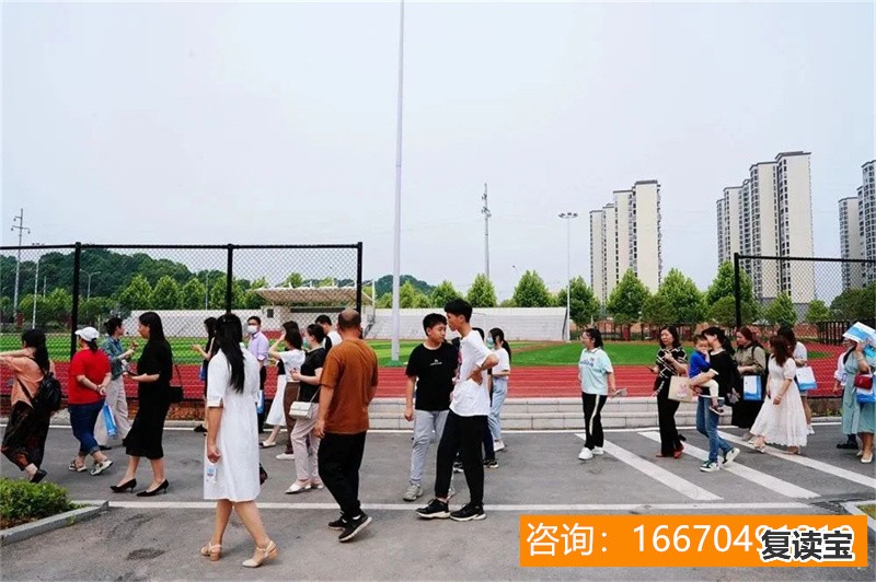 师大二附中复读班分部在哪 华师大二附中，华师大二附中是哪个省份的学校？