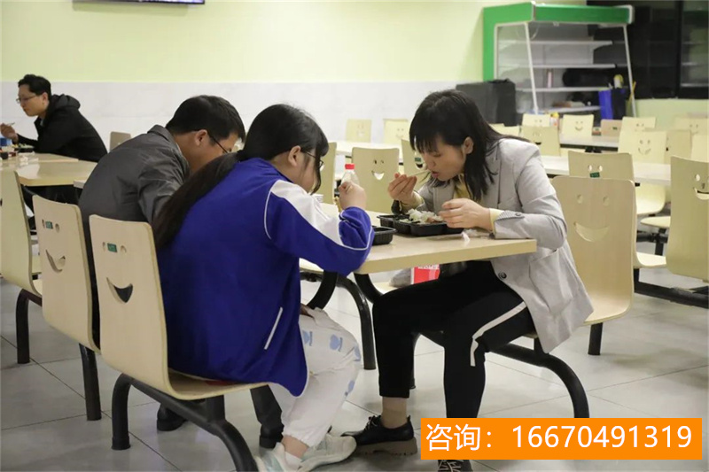 师大二附中复读学费多少 2023年成都市四川师范大学附属中学高三复读收费标准