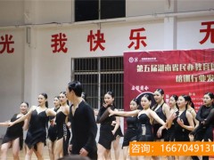 湖南省师大二附中复读 携手育人，再谱新篇！湖南师大来二附中授牌“优质生源基地”