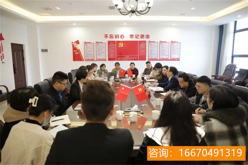 师大二附中复读校服图片 小班教学，名师执教——长沙云翼高复2021届招生简章