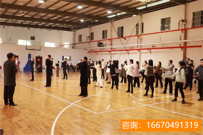 师大二附中复读校服怎么穿 四川师范大学附属中学